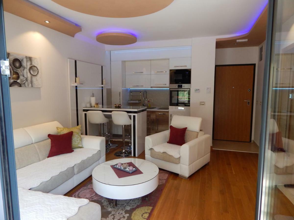 Crystal Apartment *